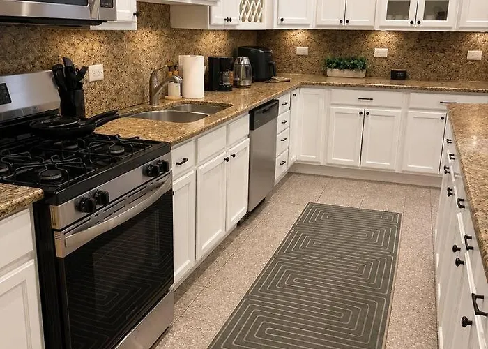 Mccormick Meetup - Prime Location - Sleeps 16 * Chicago