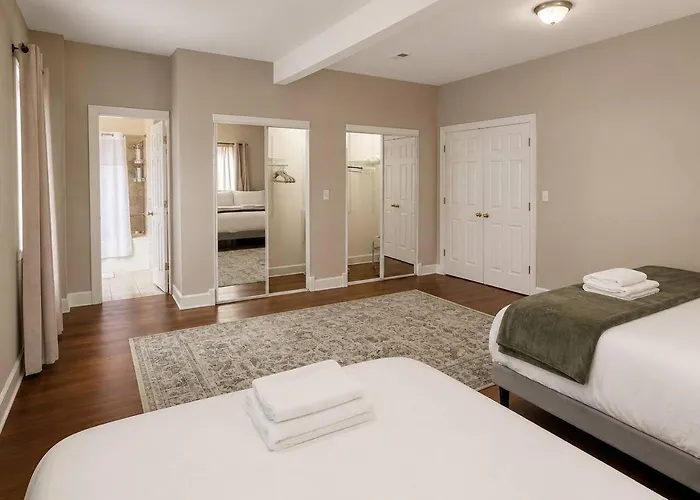 Mccormick Meetup - Prime Location - Sleeps 16 Apartment